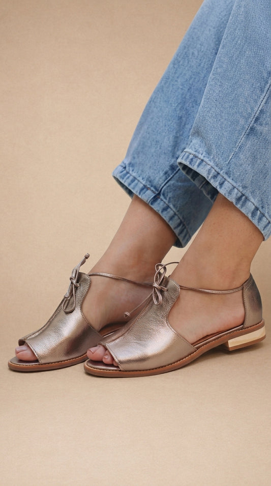 LILLIANA | SANDALIAS DE CUERO CON TIRAS